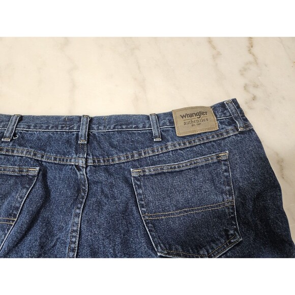 Wrangler Authentics Men’s Jeans Size 46x32 ZM200RD Relaxed Fit Dark Wash Denim - Picture 3 of 9